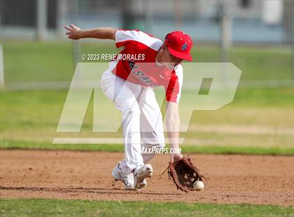 Thumbnail 3 in Montebello vs La Salle photogallery.