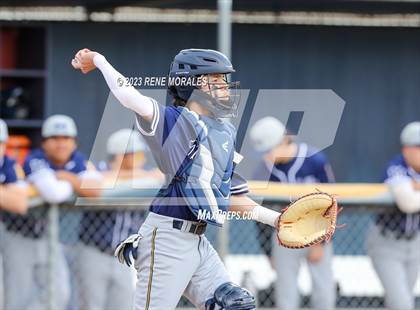 Thumbnail 1 in Montebello vs La Salle photogallery.