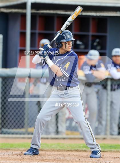 Thumbnail 1 in Montebello vs La Salle photogallery.