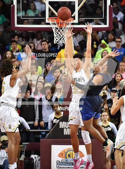 Thumbnail 3 in Sierra Canyon vs. Bishop Montgomery (CIF SS Playoff Open DIV Semi Final) photogallery.