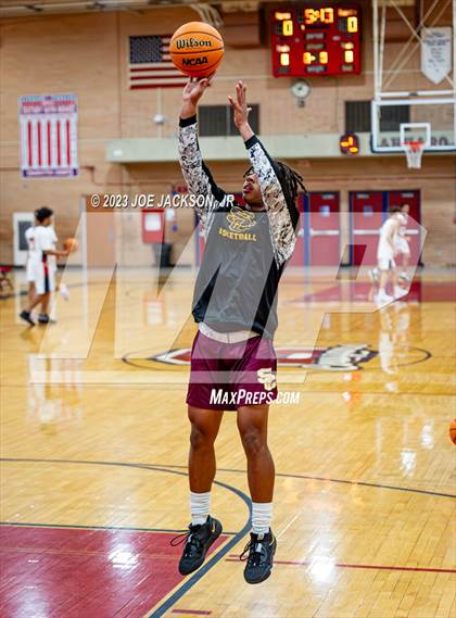Thumbnail 2 in Salpointe Catholic @ Sahuaro photogallery.