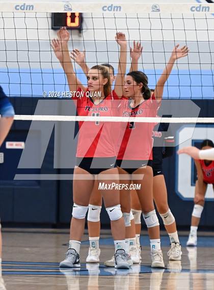 Thumbnail 2 in Corona del Mar vs. Tesoro photogallery.