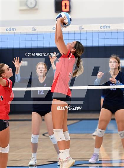 Thumbnail 3 in Corona del Mar vs. Tesoro photogallery.