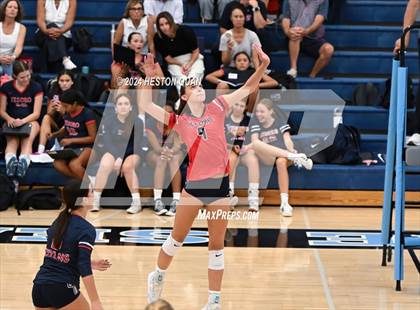Thumbnail 3 in Corona del Mar vs. Tesoro photogallery.