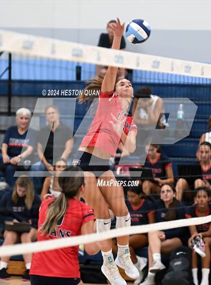 Thumbnail 3 in Corona del Mar vs. Tesoro photogallery.