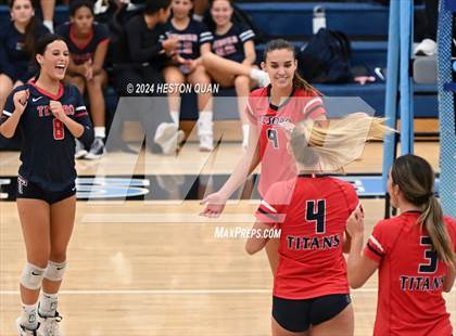 Thumbnail 3 in Corona del Mar vs. Tesoro photogallery.