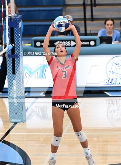 Thumbnail 3 in Corona del Mar vs. Tesoro photogallery.
