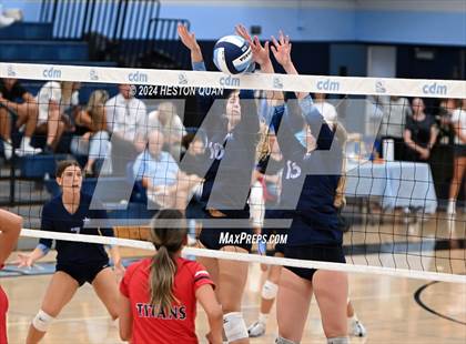 Thumbnail 2 in Corona del Mar vs. Tesoro photogallery.