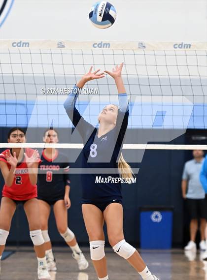 Thumbnail 3 in Corona del Mar vs. Tesoro photogallery.