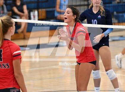 Thumbnail 3 in Corona del Mar vs. Tesoro photogallery.