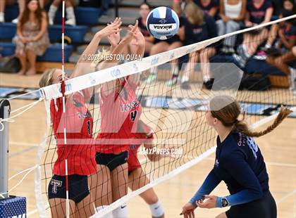 Thumbnail 2 in Corona del Mar vs. Tesoro photogallery.