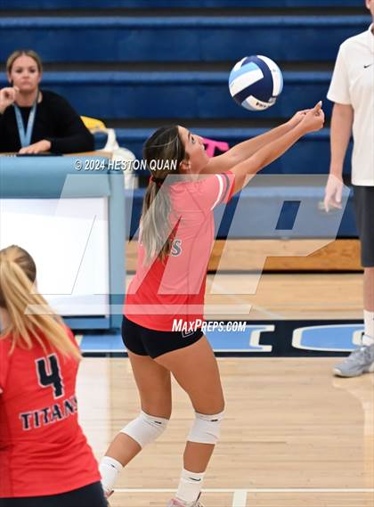 Thumbnail 2 in Corona del Mar vs. Tesoro photogallery.