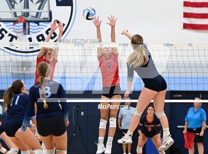 Thumbnail 2 in Corona del Mar vs. Tesoro photogallery.