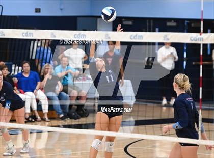Thumbnail 3 in Corona del Mar vs. Tesoro photogallery.