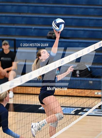 Thumbnail 3 in Corona del Mar vs. Tesoro photogallery.