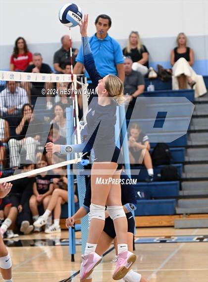 Thumbnail 3 in Corona del Mar vs. Tesoro photogallery.