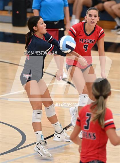 Thumbnail 3 in Corona del Mar vs. Tesoro photogallery.
