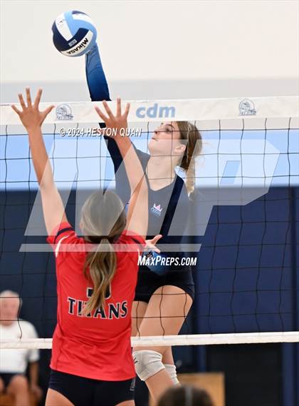 Thumbnail 3 in Corona del Mar vs. Tesoro photogallery.