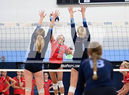 Thumbnail 3 in Corona del Mar vs. Tesoro photogallery.