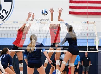 Thumbnail 3 in Corona del Mar vs. Tesoro photogallery.