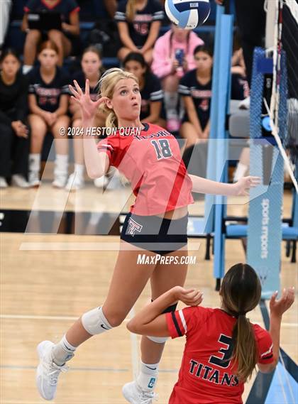 Thumbnail 3 in Corona del Mar vs. Tesoro photogallery.