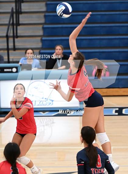 Thumbnail 3 in Corona del Mar vs. Tesoro photogallery.