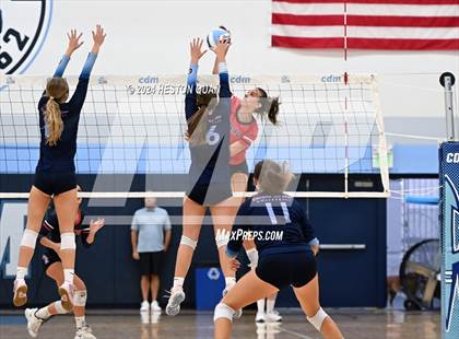 Thumbnail 2 in Corona del Mar vs. Tesoro photogallery.