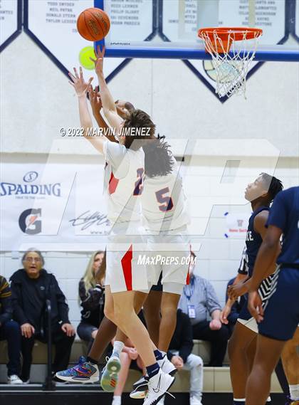 Thumbnail 2 in Venice @ Viewpoint (CIF D3 Southern Regional Final) photogallery.