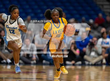 Thumbnail 1 in Decatur vs. La Vega (UIL 4A Basketball Division I Final) photogallery.