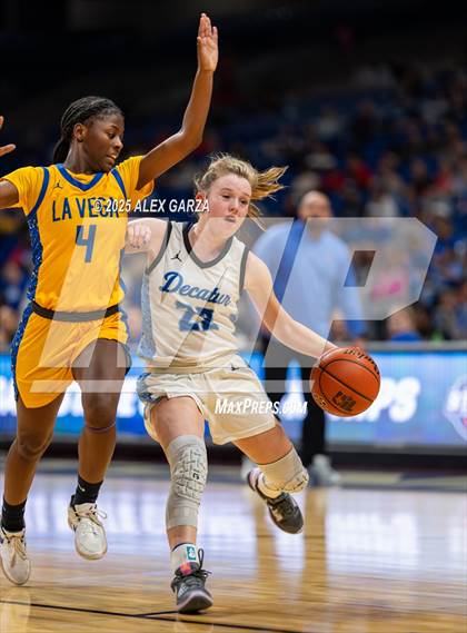 Thumbnail 2 in Decatur vs. La Vega (UIL 4A Basketball Division I Final) photogallery.