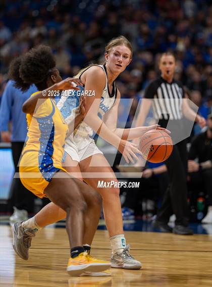 Thumbnail 3 in Decatur vs. La Vega (UIL 4A Basketball Division I Final) photogallery.