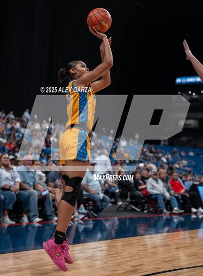 Thumbnail 3 in Decatur vs. La Vega (UIL 4A Basketball Division I Final) photogallery.