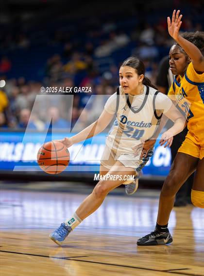 Thumbnail 3 in Decatur vs. La Vega (UIL 4A Basketball Division I Final) photogallery.