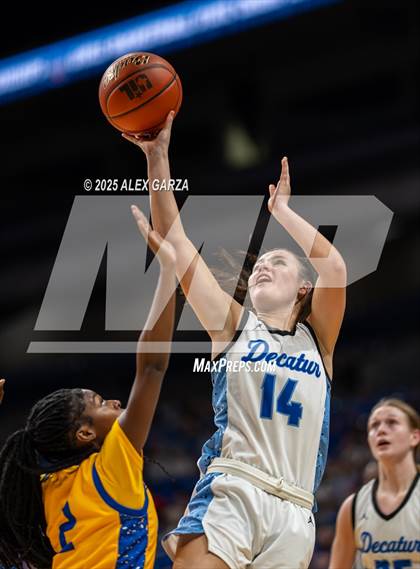 Thumbnail 2 in Decatur vs. La Vega (UIL 4A Basketball Division I Final) photogallery.