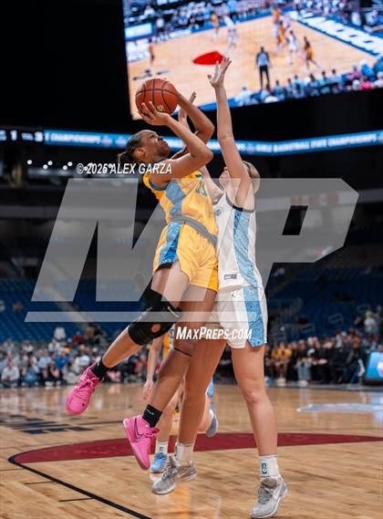 Thumbnail 1 in Decatur vs. La Vega (UIL 4A Basketball Division I Final) photogallery.