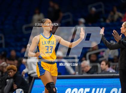 Thumbnail 2 in Decatur vs. La Vega (UIL 4A Basketball Division I Final) photogallery.