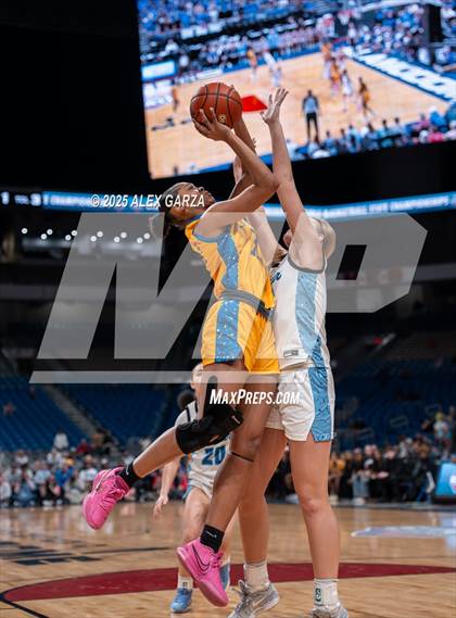 Thumbnail 2 in Decatur vs. La Vega (UIL 4A Basketball Division I Final) photogallery.