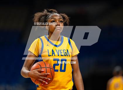Thumbnail 1 in Decatur vs. La Vega (UIL 4A Basketball Division I Final) photogallery.