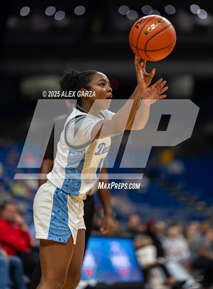 Thumbnail 3 in Decatur vs. La Vega (UIL 4A Basketball Division I Final) photogallery.