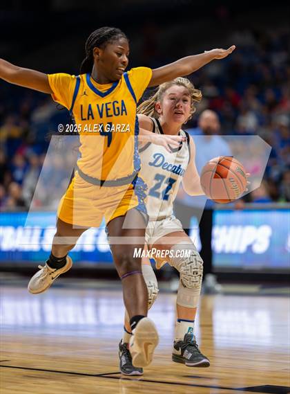 Thumbnail 3 in Decatur vs. La Vega (UIL 4A Basketball Division I Final) photogallery.