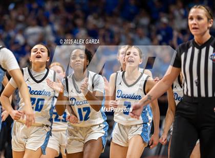 Thumbnail 2 in Decatur vs. La Vega (UIL 4A Basketball Division I Final) photogallery.