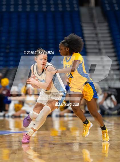 Thumbnail 3 in Decatur vs. La Vega (UIL 4A Basketball Division I Final) photogallery.