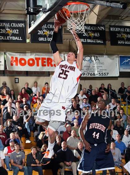 Thumbnail 1 in Winter Park vs. Riverside (City of Palms Classic) photogallery.