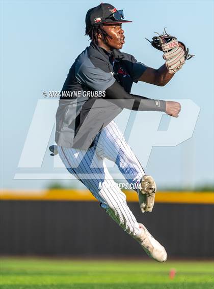 Thumbnail 2 in Spring Hill vs. Melissa (UIL 4A Region II Semifinal Game 2) photogallery.