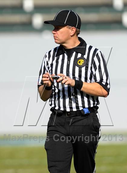 Thumbnail 2 in Corona del Mar vs. Sacred Heart Prep (CIF State D3 Final) photogallery.