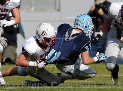 Thumbnail 2 in Corona del Mar vs. Sacred Heart Prep (CIF State D3 Final) photogallery.