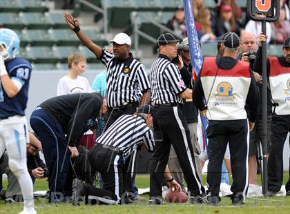 Thumbnail 2 in Corona del Mar vs. Sacred Heart Prep (CIF State D3 Final) photogallery.