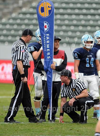 Thumbnail 3 in Corona del Mar vs. Sacred Heart Prep (CIF State D3 Final) photogallery.