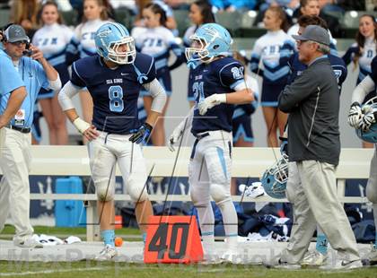 Thumbnail 3 in Corona del Mar vs. Sacred Heart Prep (CIF State D3 Final) photogallery.