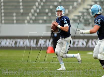 Thumbnail 3 in Corona del Mar vs. Sacred Heart Prep (CIF State D3 Final) photogallery.